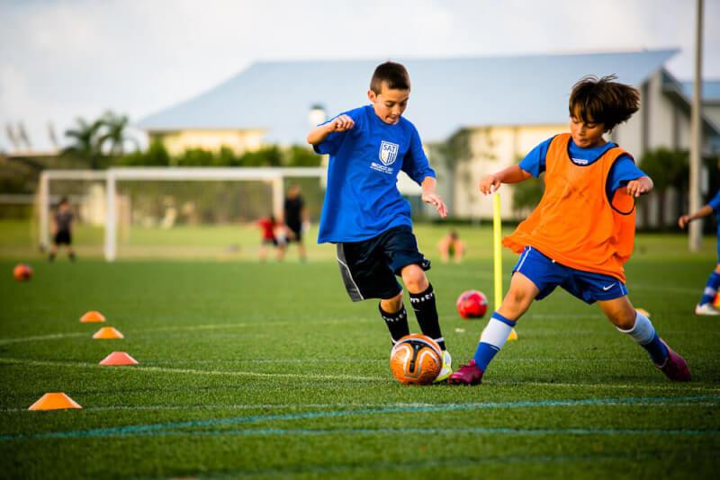 Beberapa Hal Yang Perlu Diperhatikan Saat Menendang Bola Menghentikan Bola Dan Menggiring Bola Dalam Permainan Sepak Bola Edukasi Center