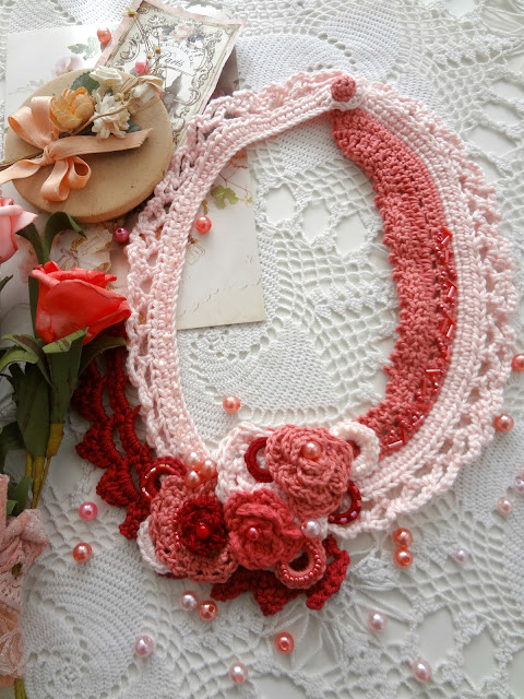 Lace Roses Necklace