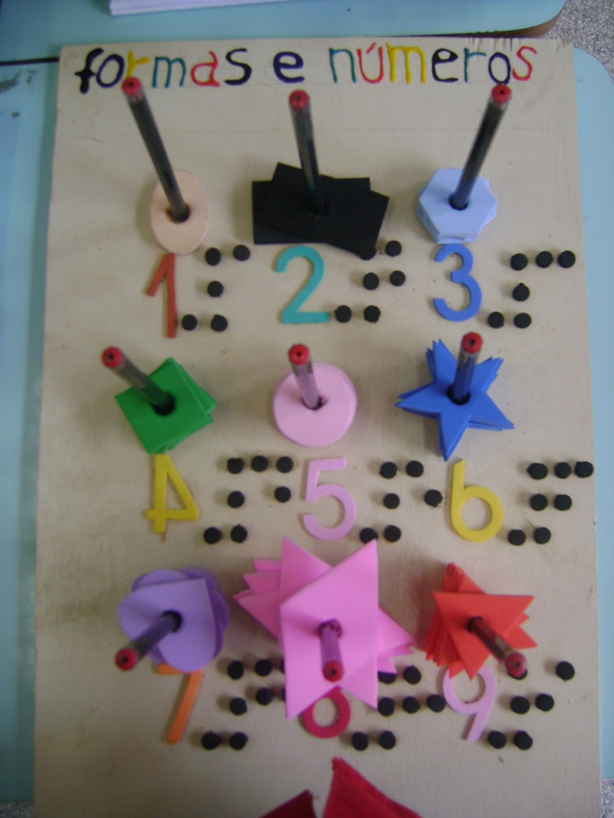 Saberes e Fazeres em Nossas Mãos Jogos em Braille Números e formas