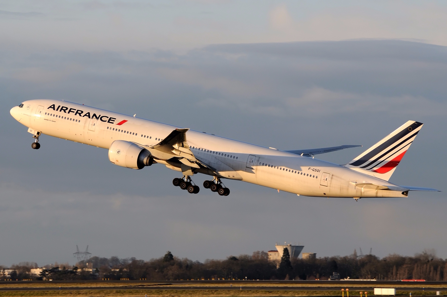 Air France Boeing 777-300ER Takeoff At Montreal-Trudeau | Aircraft Wallpaper Galleries