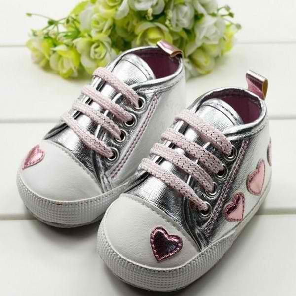 HELLO KITTY Cute Baby Girl Silver Crib Heart Soft Shoes