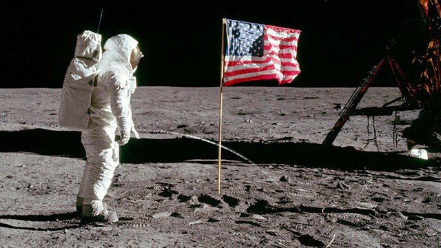 RAIATEA BAC: Buzz Aldrin sur la Lune: un gros pipi pour l'humanité.