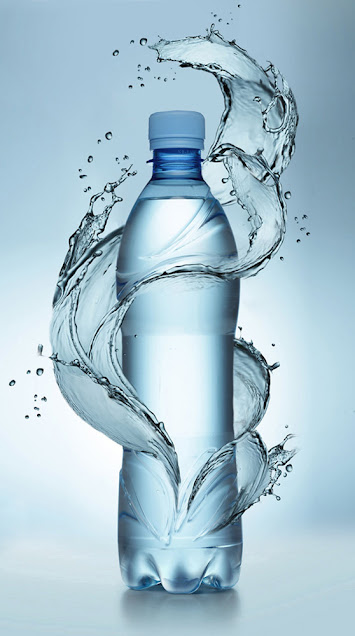 2 λίτρα νερό την ημέρα χρειάζονται οι γυναίκες