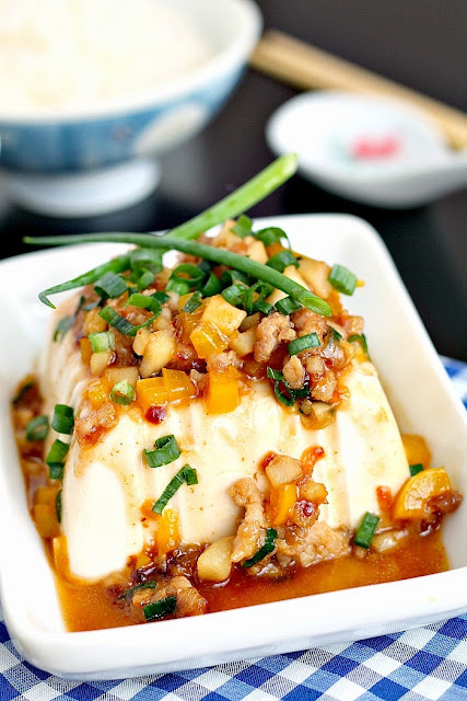 Steamed tofu with saucy minced pork