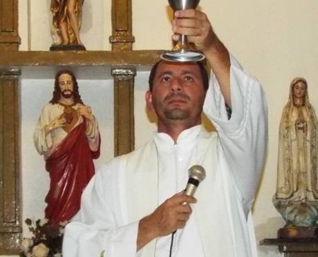 Padre milagrense se destaca com ações sociais em Parambu