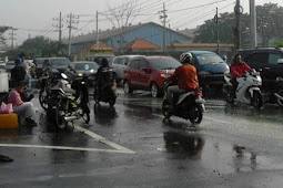 Banjir Landa Kawasan Industri Driyorejo, Arus Lalu Lintas Macet 