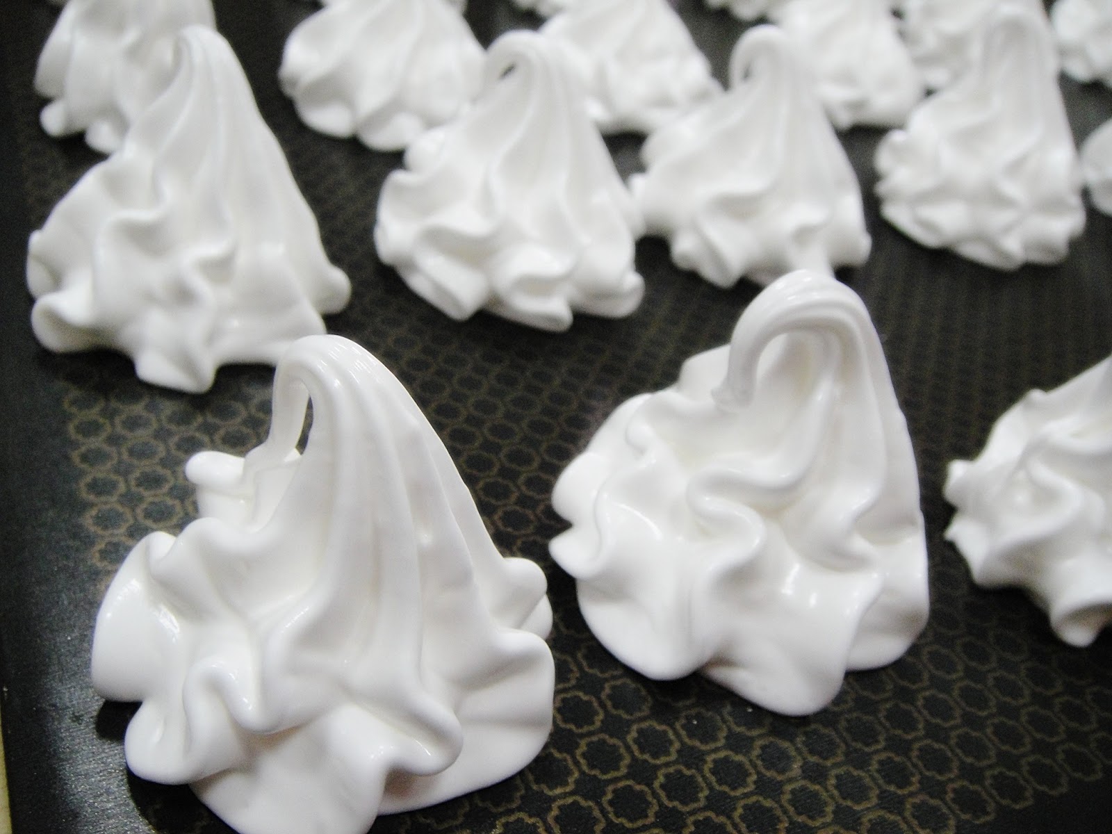 Maryam's Culinary Wonders 452. Basic Meringues