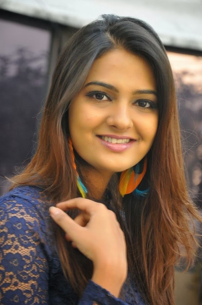 Hq Pics N Galleries Neha Deshpande Hot Photos In Short Dress At Dil Deewana Movie Press Meet If you want to answer the questions, who starred in the movie deewana? and what is the full cast. short dress at dil deewana movie press meet
