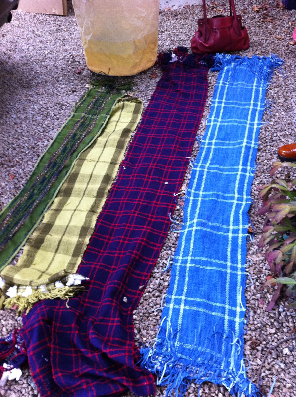 CENTERING WITH FIBER Saori weaving class with rigid heddle looms