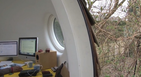 Marzua: Archipod: oficina sostenible en el patio trasero