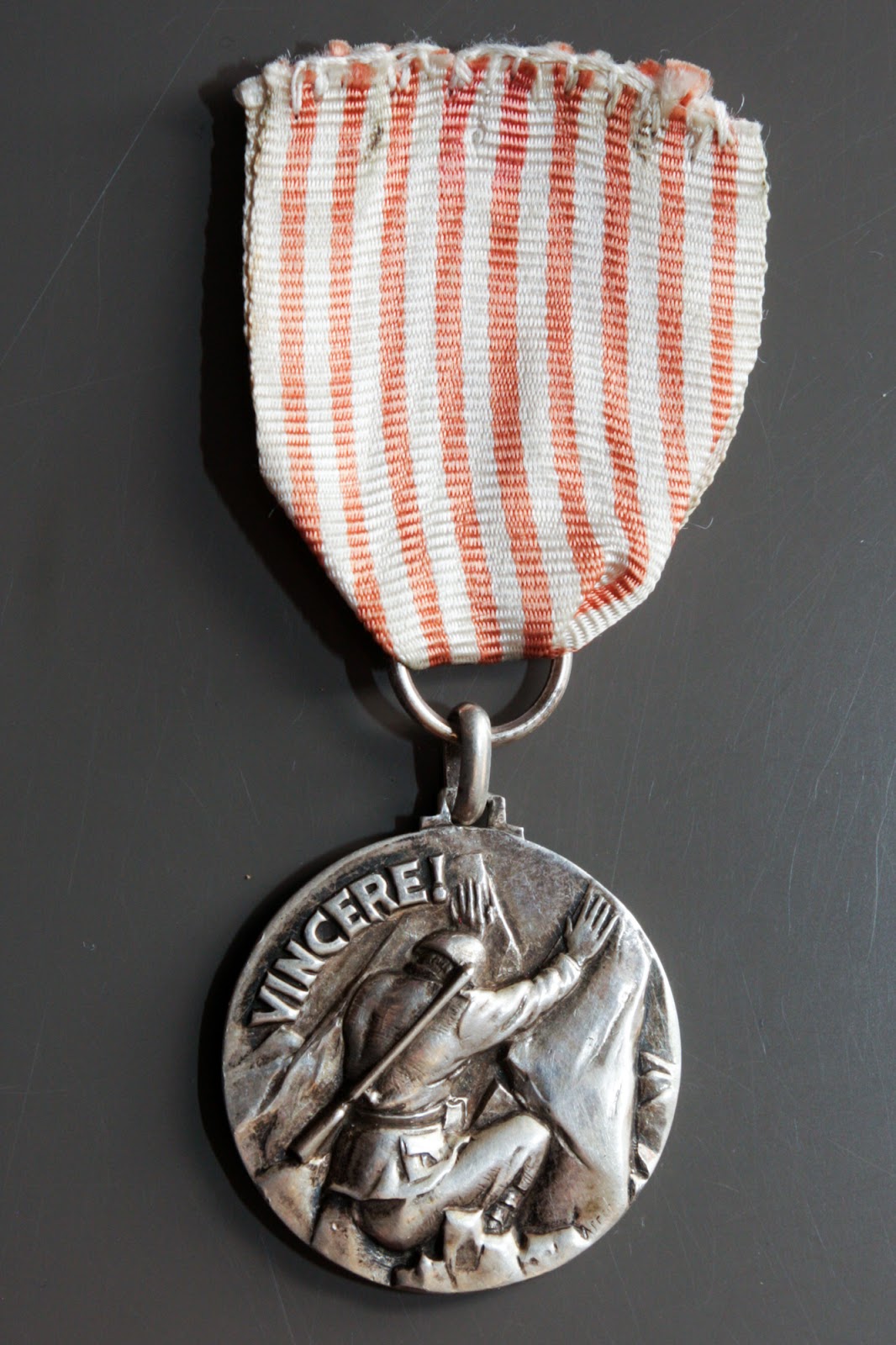 L'Arcangelo Michele In Armatura Dorata Foto Stock - Foto 12