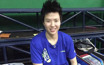 Biografi Liliyana Natsir Biografi Liliyana Natsir  Biodata  Nama lahir: Liliyana Natsir Tanggal lahir: 9 September 1985 Tempat lahir: Manado, Sulawesi Utara Tinggi badan: 1.65 m (5 ft 5 in) Asal negara:  Indonesia        Karir Ganda Campuran  Liliyana sudah tiga kali mencicipi babak final kejuaraan All England yang merupakan salah satu turnamen tertua ini. Pada tahun 2008, Liliyana yang berpasangan dengan Nova Widianto ditaklukkan pasangan China, Zheng Bo/ Gao Ling lewat permainan tiga gim, 21-18, 14-21, 9-21. Pasangan nomor satu dunia Zhang Nan/Zhao Yunlei yang juga berasal dari China kembali memupuskan harapan Nova /Liliyana (NoLyn) untuk menjadi juara All England pada tahun 2010. Mereka harus mengakui keunggulan lawannya dengan skor tipis, 18-21, 25-23, 18-21.  Lilyana yang dikenal sebagai atlet yang ramah, disiplin, dan berkemauan keras ini akhirnya berhasil mendapatkan gelar juara pada turnamen All England. Pada tahun 2012 Lilyana Natsir dan Tontowi Ahmad membawa pulang gelar juara untuk Indonesia yang telah mengalami penantian panjang selama 33 tahun untuk prestasi ganda campuran All England.  Gelar terakhir Indonesia dipersembahkan oleh pasangan Christian Hadinata dan Imelda Wiguna pada tahun 1979. Gelar juara ini adalah titel premier pertama bagi Tontowi & Liliyana. Sebelumnya pasangan ini pernah mejuarai dua