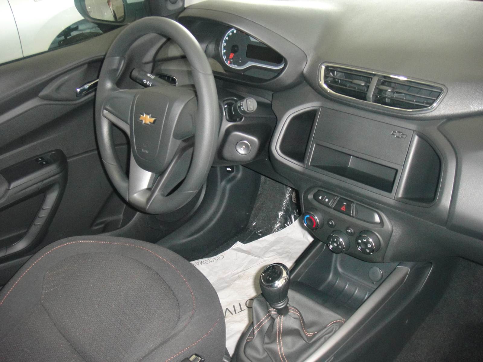 Chevrolet Onix x Novo KA - comparativo