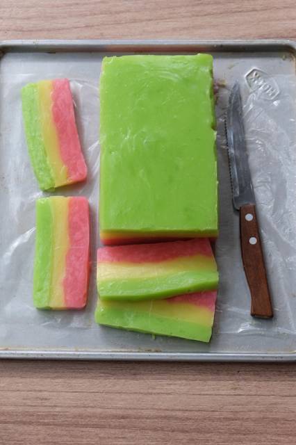 Es Gabus Pelangi / Es Wadai / Es Roti / Es Kue by Fridajoincoffee