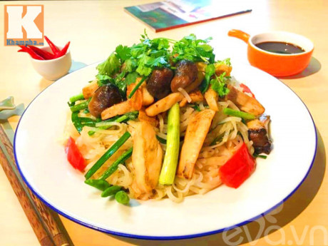 Bua sang don gian voi hu tieu xao nam - Anh 10