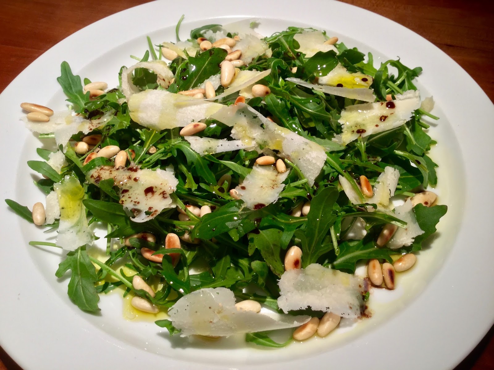 cukit! cucina &amp; kitchen: Rucola-Salat mit Pinienkernen und Parmesan