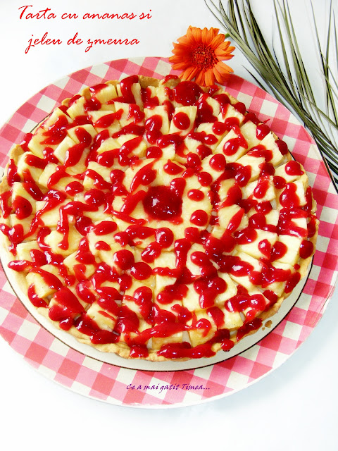 Tarta cu ananas si jeleu de zmeura