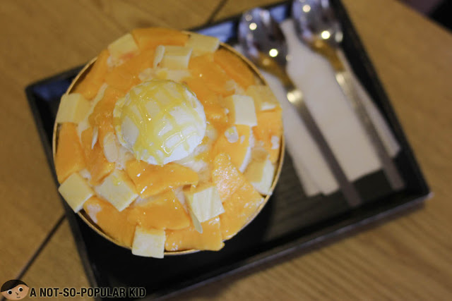 Korean Desserts, Bingsu and Coffee in Cafe Seol Hwa