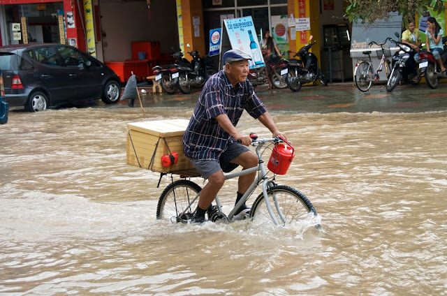 Inondations dans la province de Siem Reap. Photographie par Chris Lewis (CC) Inondations dans la province de Siem Reap. Photographie par Chris Lewis (CC)