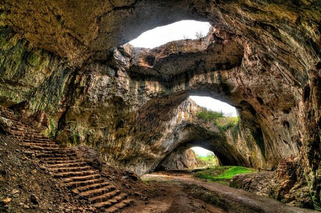 Cueva Devetashka Bulgaria