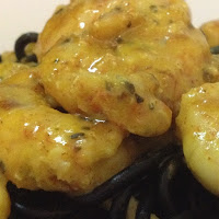  Camarões com mostarda em cama Nero di Seppi