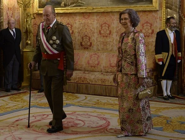 Royal ladies wear a long dress at Pascua Militar ceremony as a tradition.