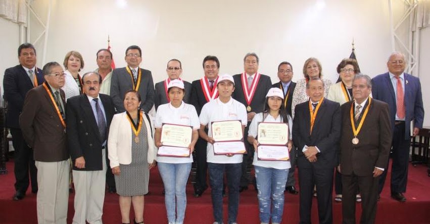 UNFV: Premian a los primeros puestos del Examen Ordinario de admisión a la Universidad Nacional Federico Villarreal - www.unfv.edu.pe UNFV: Premian a los primeros puestos del Examen Ordinario de admisión a la Universidad Nacional Federico Villarreal - www.unfv.edu.pe