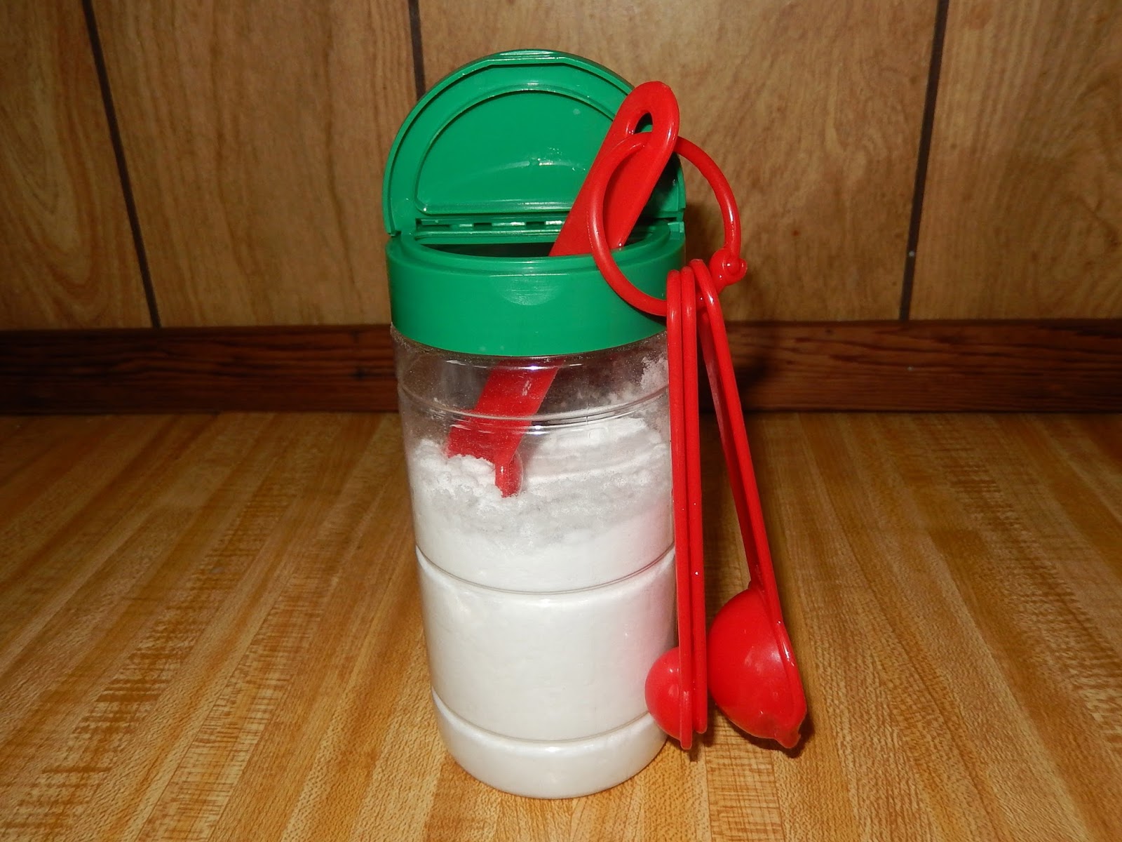 Margy Meanders Repurposed Baking Soda Container