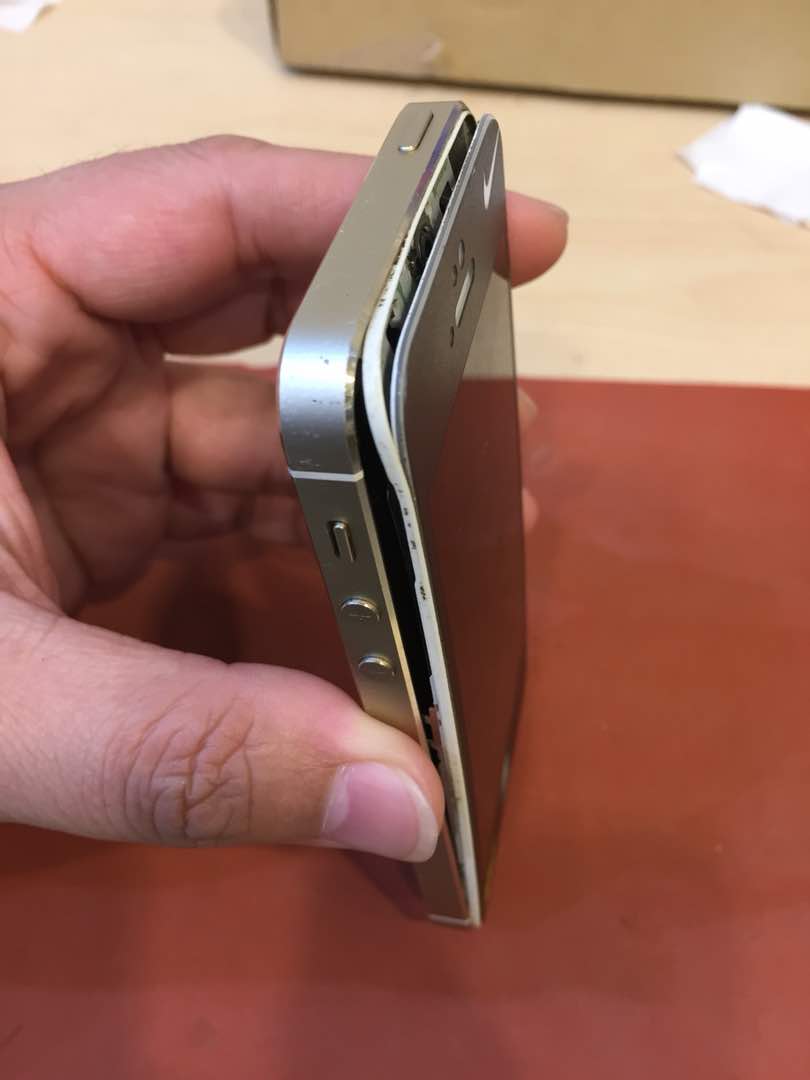 gispende Nybegynder Geometri iPhone 5S Screen popping out – iPhone Service Malaysia