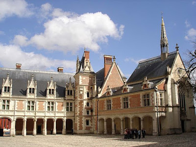 « Blois Chateau1 » par Stefan Lanz / Reisender — WT/de. Sous licence Domaine public via Wikimedia Commons - https://commons.wikimedia.org/wiki/File:Blois_Chateau1.jpg#/media/File:Blois_Chateau1.jpg