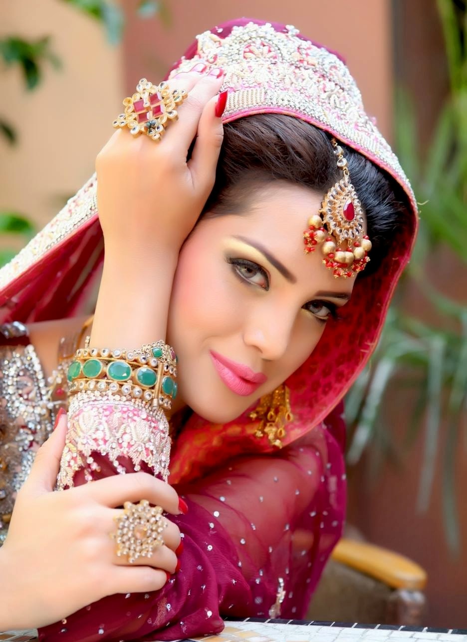 Красивое фото восточных. Восточная красавица. Индийские украшения. Украшения арабских женщин.