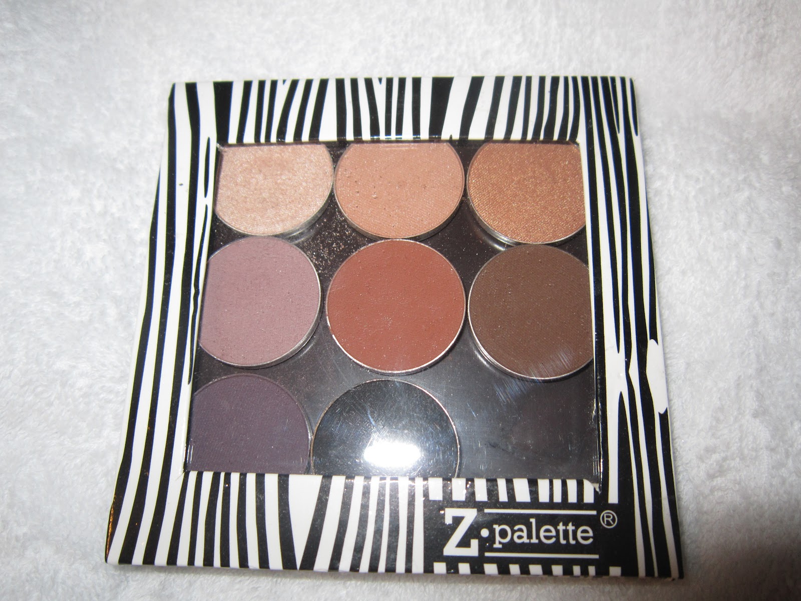 My Makeup Issues Makeup Geek MUG Eyeshadow Starter Kit and Z Palette Review and Swatches