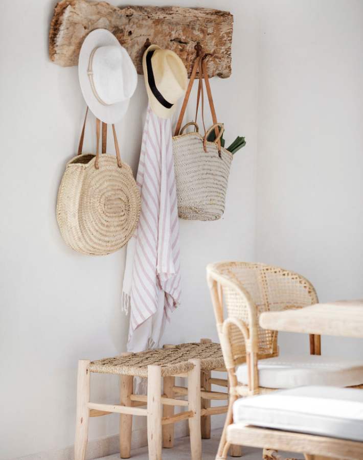 Blanco y madera en Mallorca