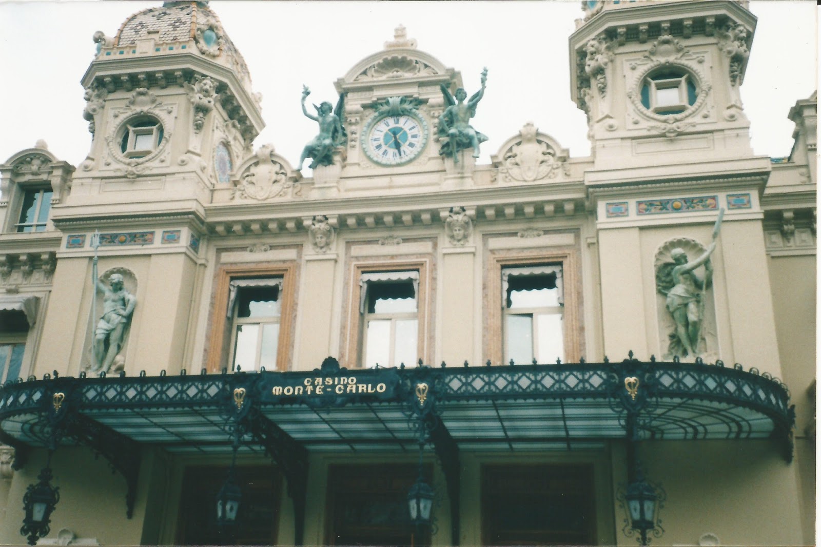 Unos amigos de Paradores Montecarlo, un día a todo lujo Unos amigos de Paradores Montecarlo, un día a todo lujo