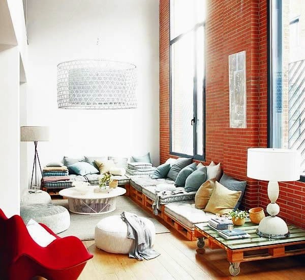 Recycle wooden pallets and turn them into home furnishings