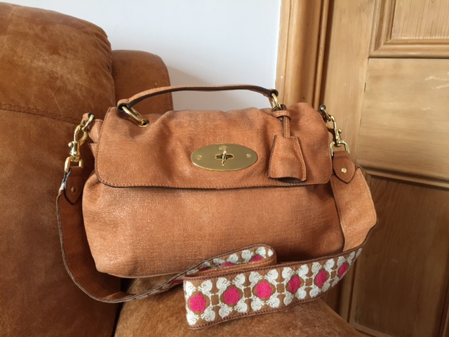 gucci supreme bee backpack