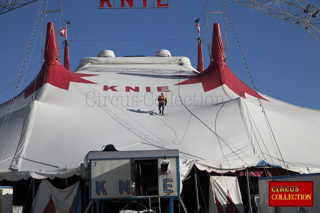 Montage du chapiteau du Cirque National Suisse Knie  au Russalet à Bulle ( canton de Fribourg Suisse) le lundi 24 septembre 2018  Photo Philippe Ros
