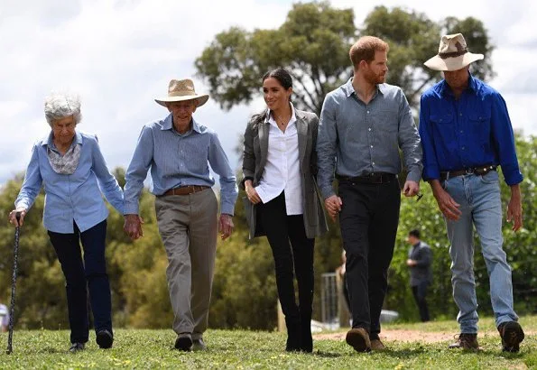 Meghan Markle wore Serena Williams Collection Boss Oversized Blazer and Maison Kitsune Oxford Fox Embroidery Classic Shirt, Outland Isabel Jeans