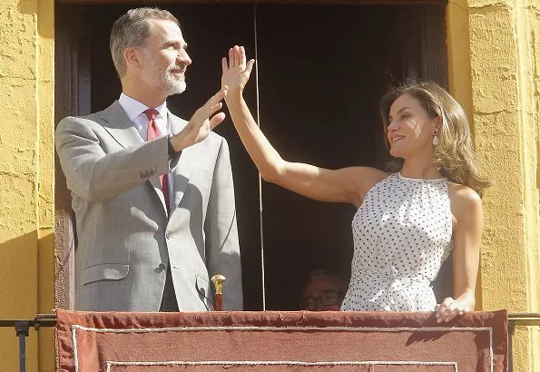 Queen Letizia of Spain visited the city of Bailen in occasion of the 210th anniversary of the Bailen Battle. Carolina Herrera Silk dress