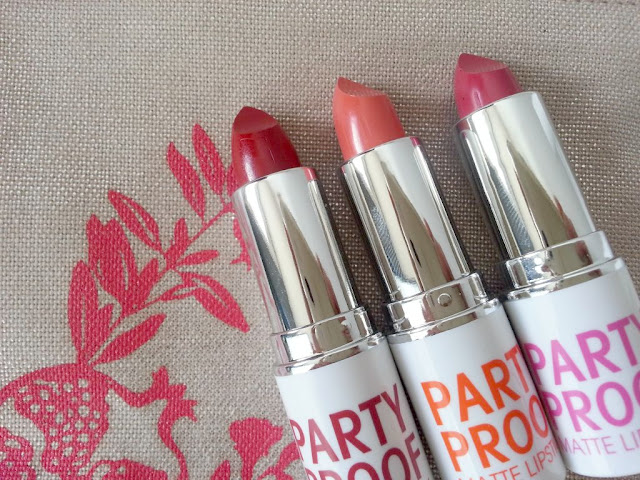 test des rouges à lèvres party proof de modelco