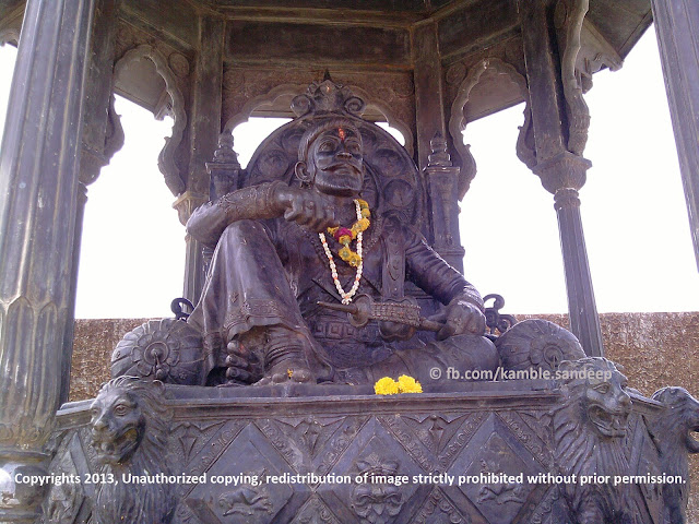 Shivaji Maharaj Statue, Raigad Fort