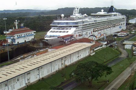 panama canal star locks gatun norwegian ships cruise ship