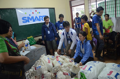 Smart and PLDT volunteers joint effort for relief goods packing