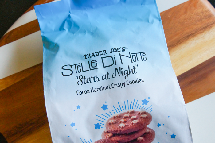 Weekly review of Trader Joe's sweets and desserts. This week: Trader Joe's Stelle di Notte Cookies | bakeat350.net
