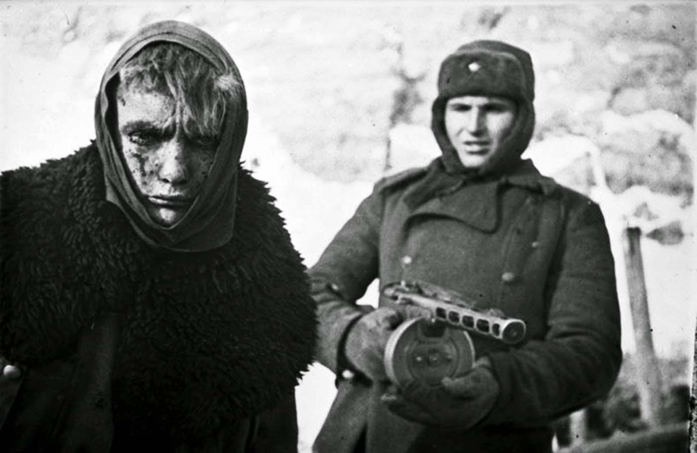 A+German+prisoner+of+war+escorted+by+a+Soviet+soldier%2C+Stalingrad%2C+1943.jpg