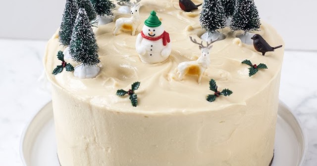 mbakes: Gingerbread Birthday/Christmas Cake with Mascarpone Frosting