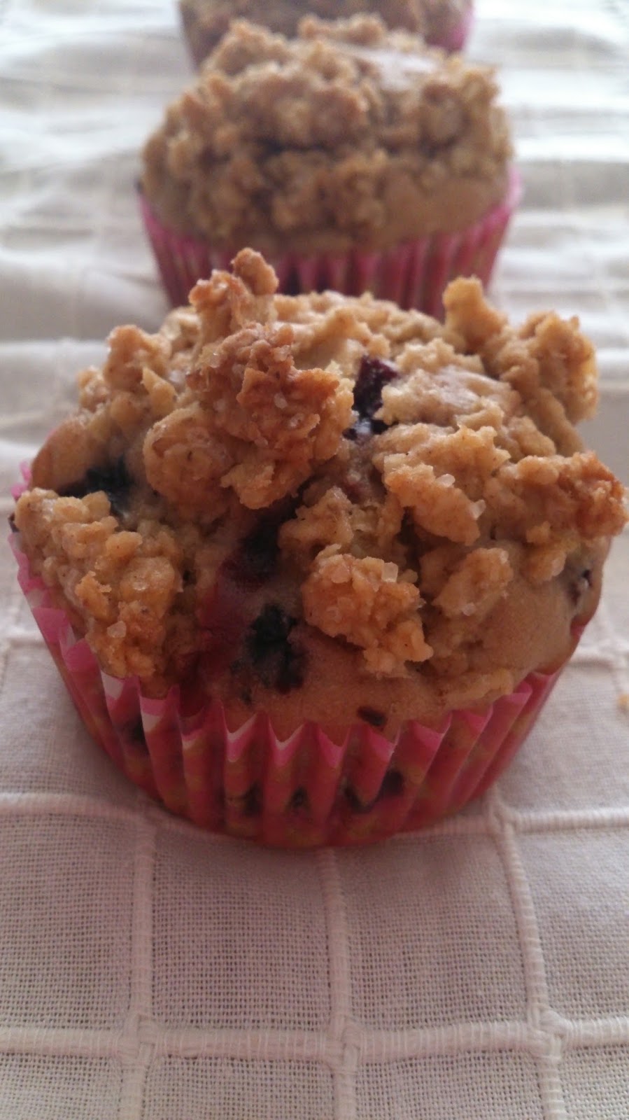 Muffins de moras con streusel de avena (Congelando el verano)