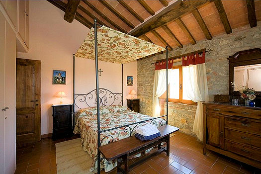 One of ten rustic bedrooms at the Tenuta di Poggiolame. Photo: Courtesy of Arte Umbria. Unauthorized use is prohibited.