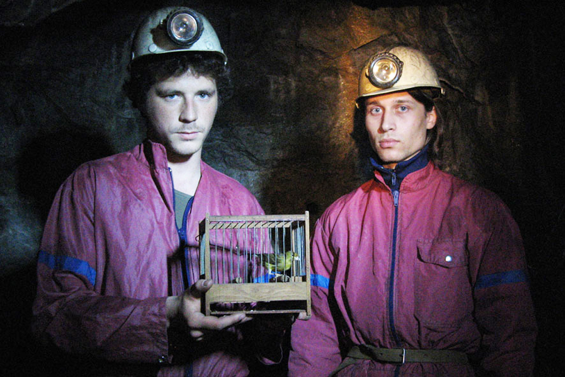 шахтер раньше. шахтеры и канарейки. шахтерские глаза. шахта им засядько донецк. шахта вуек 1981.