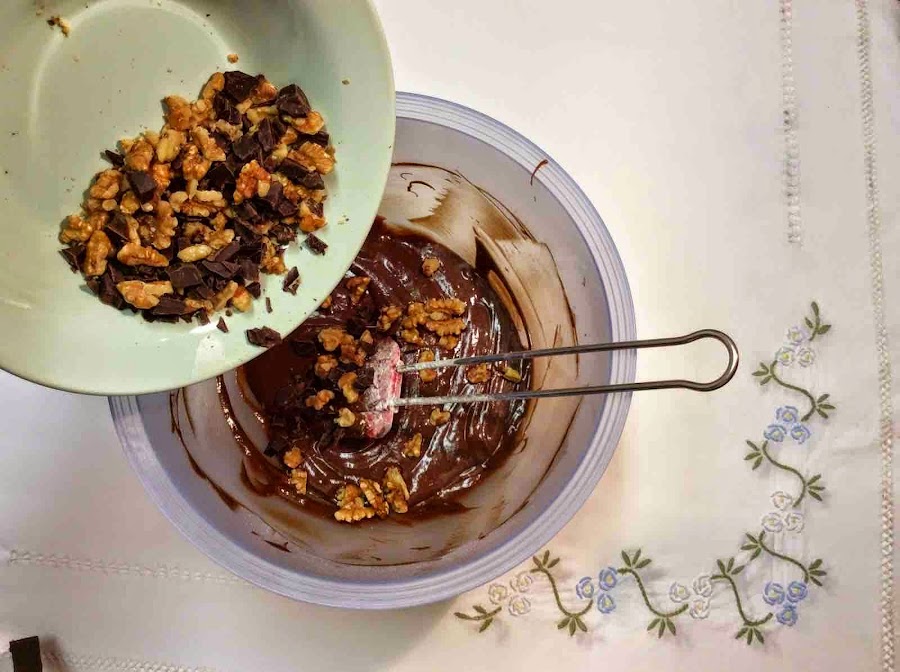 Mezcla final con nueces y drops de chocolate
